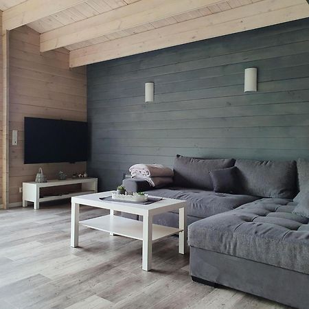 Idyllisches-Blockbohlenhaus-Mit-Eigenem-Garten-Und-Sauna-Zum-Wohlfuehlen Martensrade Bagian luar foto