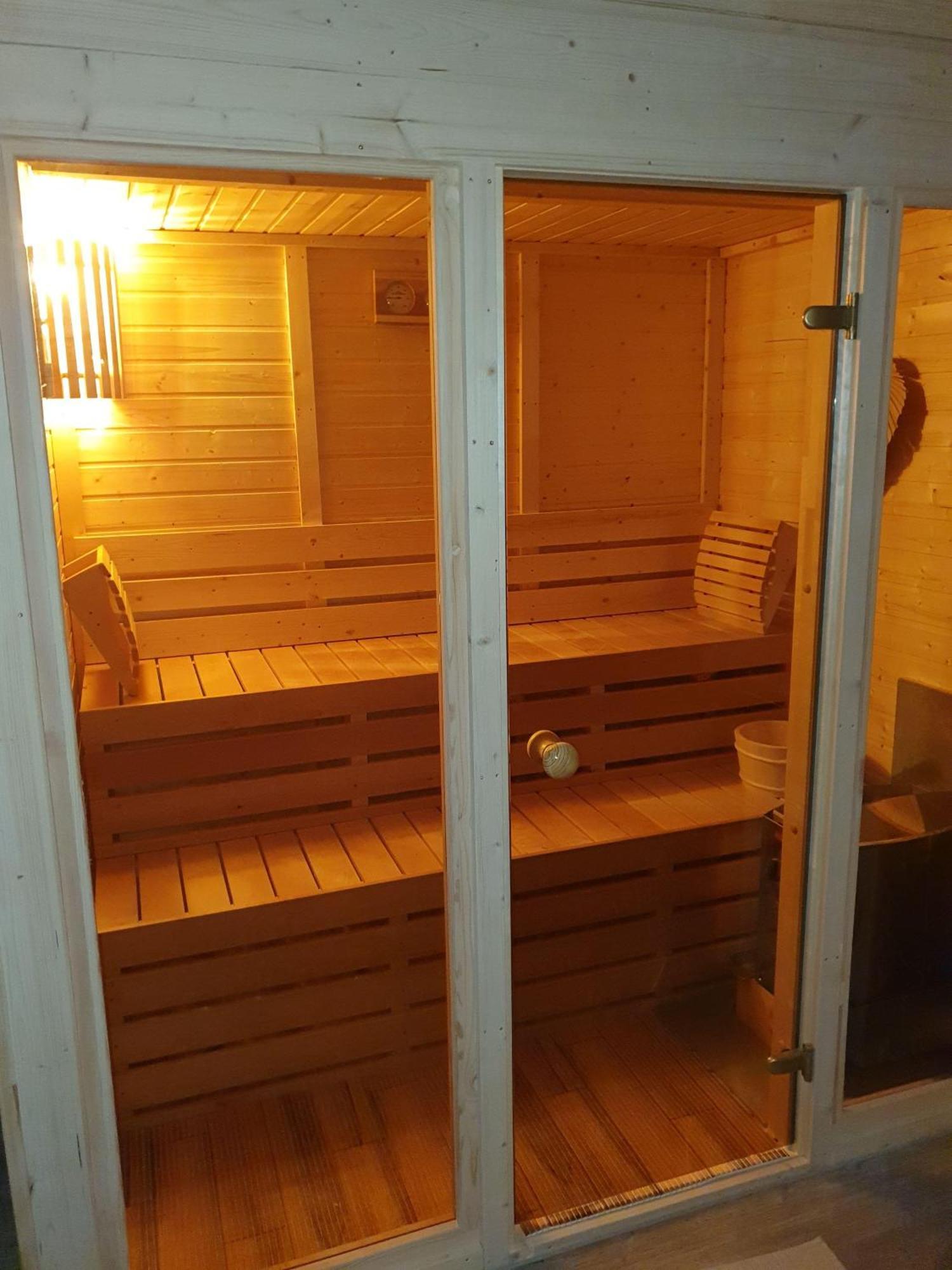 Idyllisches-Blockbohlenhaus-Mit-Eigenem-Garten-Und-Sauna-Zum-Wohlfuehlen Martensrade Bagian luar foto