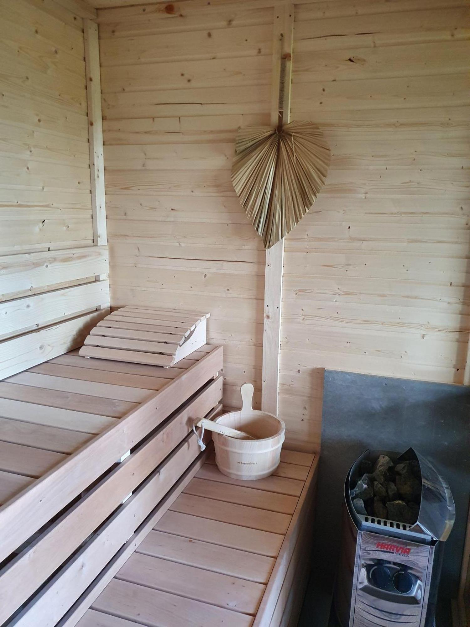Idyllisches-Blockbohlenhaus-Mit-Eigenem-Garten-Und-Sauna-Zum-Wohlfuehlen Martensrade Bagian luar foto