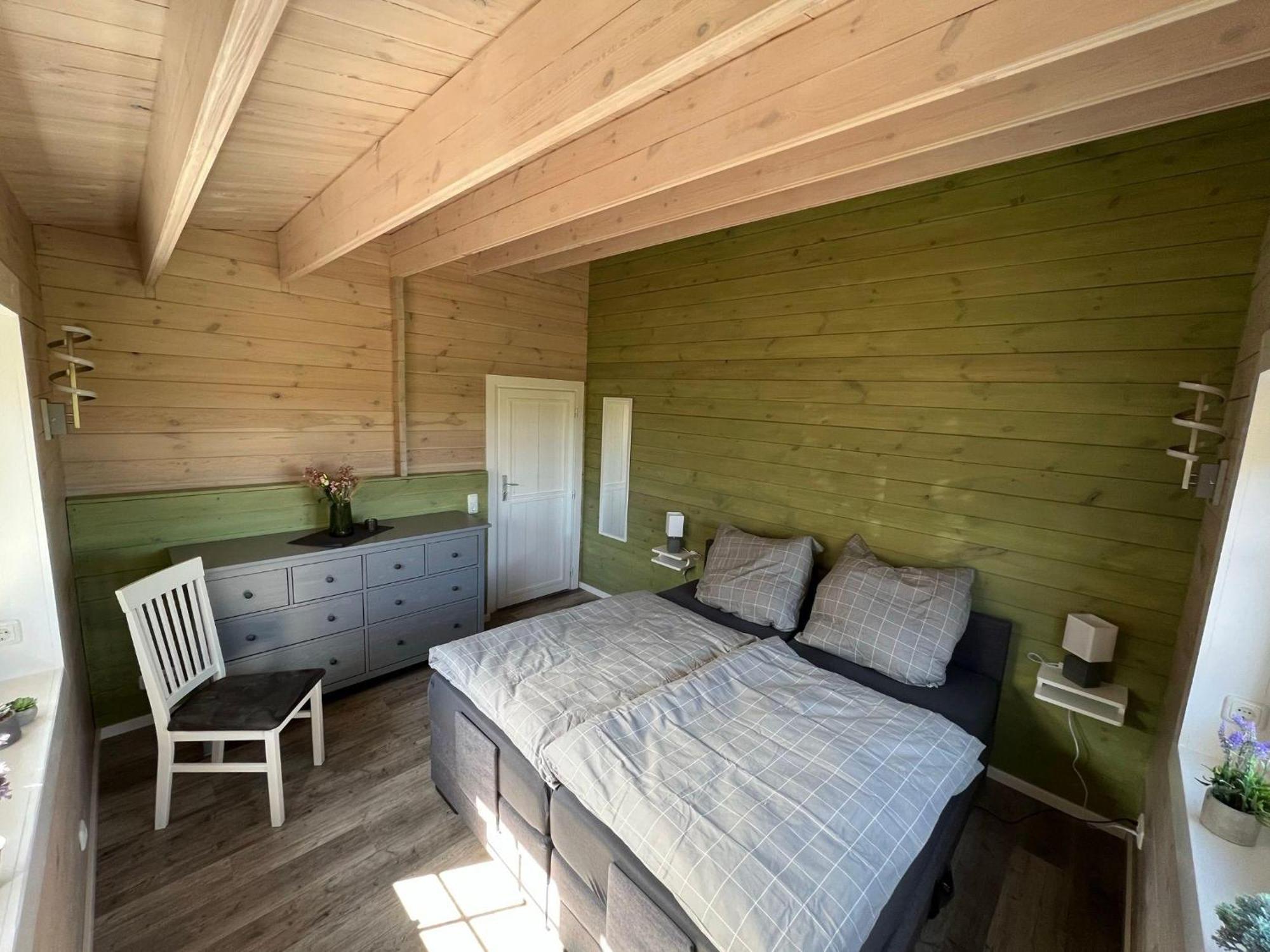 Idyllisches-Blockbohlenhaus-Mit-Eigenem-Garten-Und-Sauna-Zum-Wohlfuehlen Martensrade Bagian luar foto